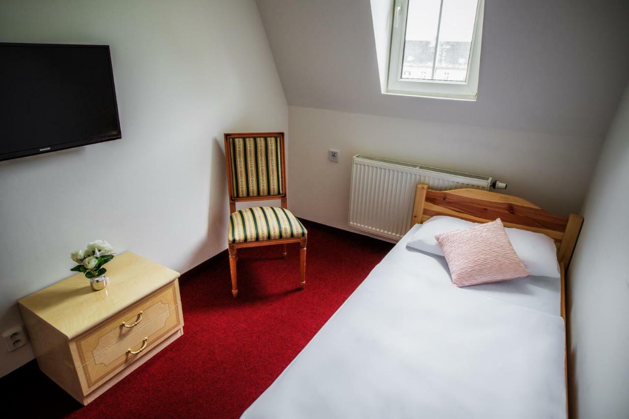 Hotel Dejmalik Litoměřice Bagian luar foto