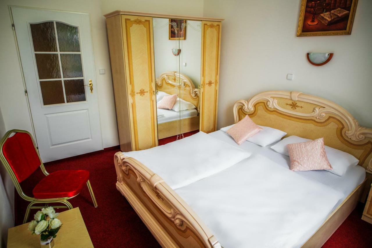 Hotel Dejmalik Litoměřice Bagian luar foto