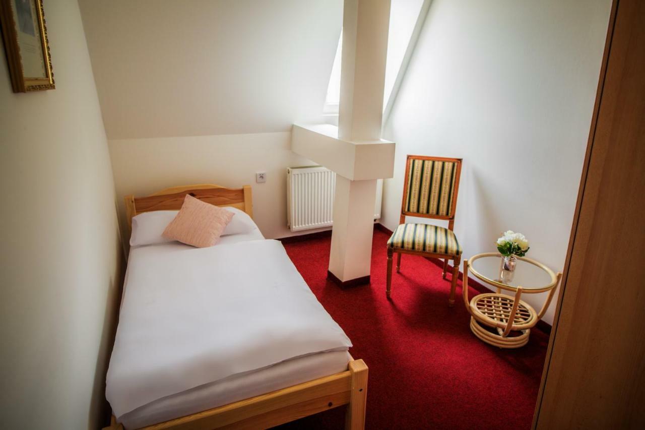 Hotel Dejmalik Litoměřice Bagian luar foto